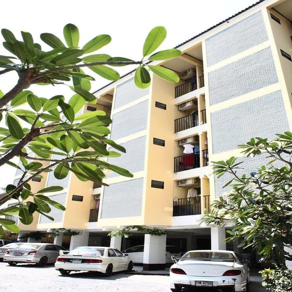 The European Place Bangkok Exteriör bild